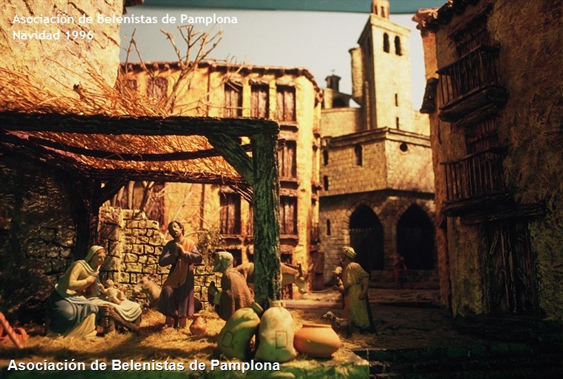 Belén de 1996 con la parroquia de San Saturnino al fondo