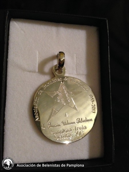 Medalla conmemorativa personalizada que se les entregó.